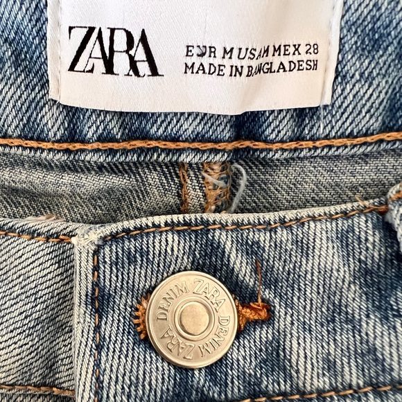 Zara Denim Mini Skirt with Frayed Hem - Picture 2 of 3